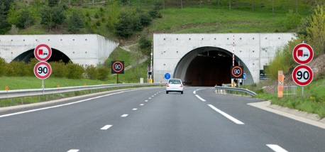 43. Как водитель может узнать, к какой категории относится автодорожный тоннель?